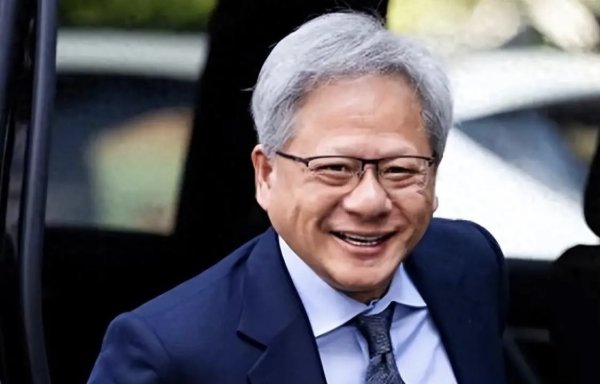 靠谱的证券公司 美商务部称特朗普将更改AI芯片出口限制规则，黄仁勋苏姿丰发声